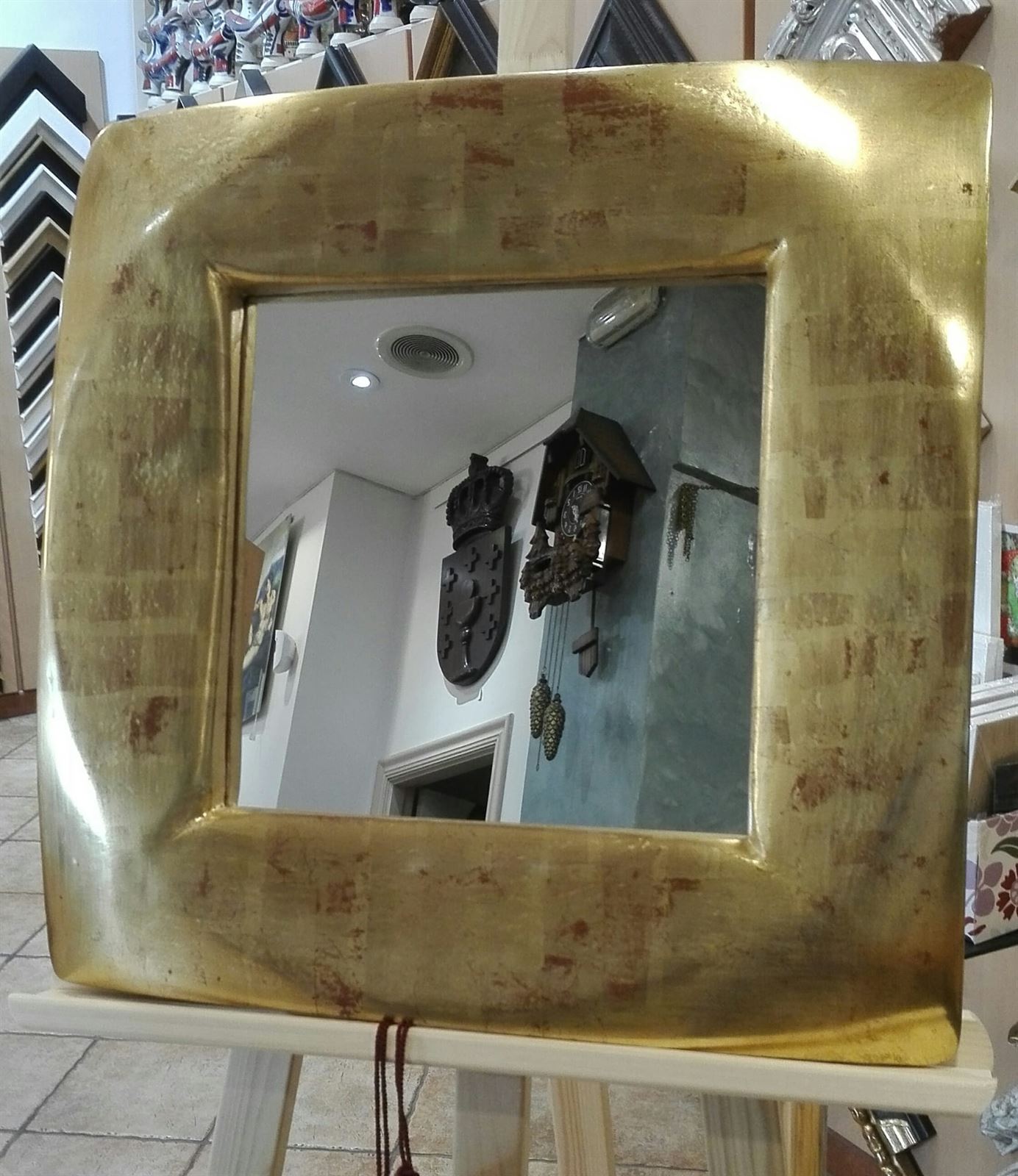 Espejo artesanía dorado 51x50 - Imagen 1
